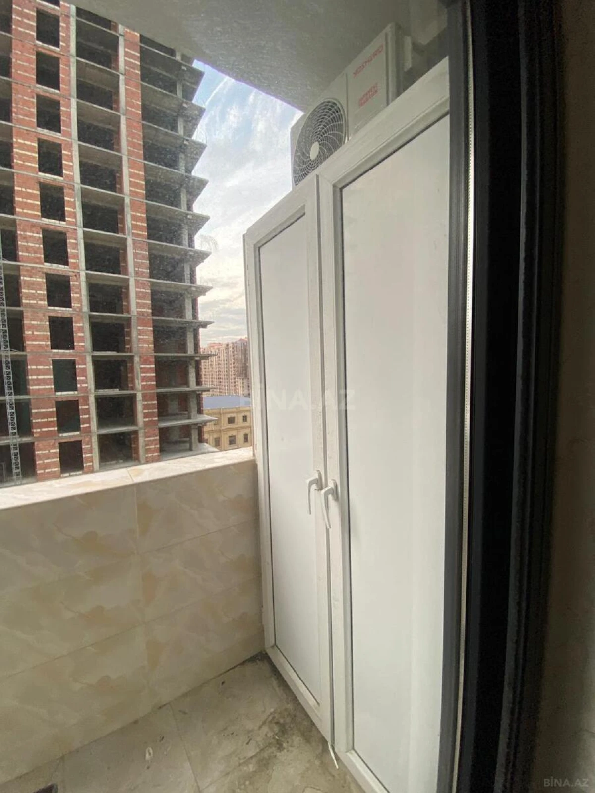 Satılır 2 otaqlı mənzil 86 m²
