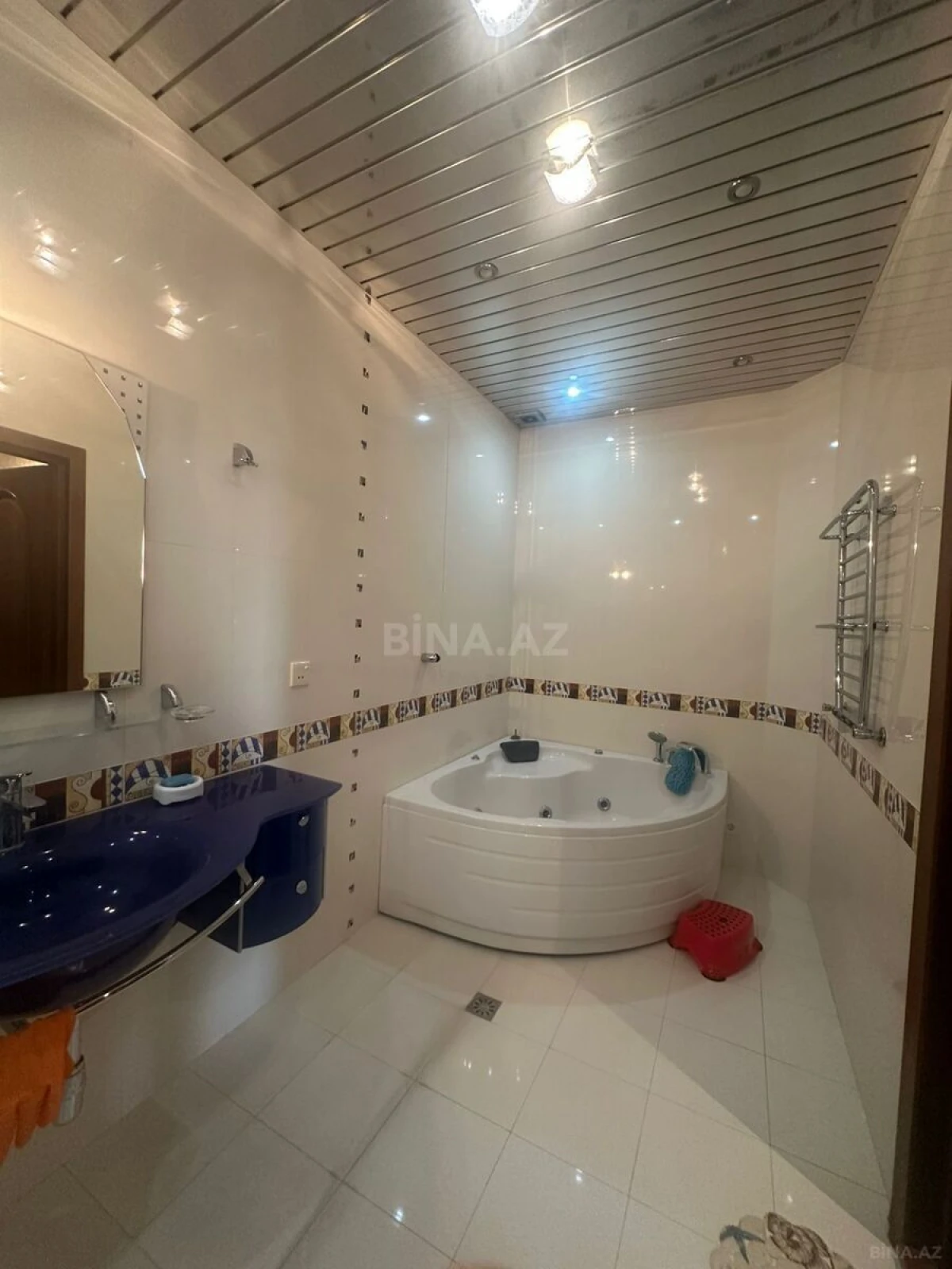 Kirayə verilir 3 otaqlı mənzil 135 m²