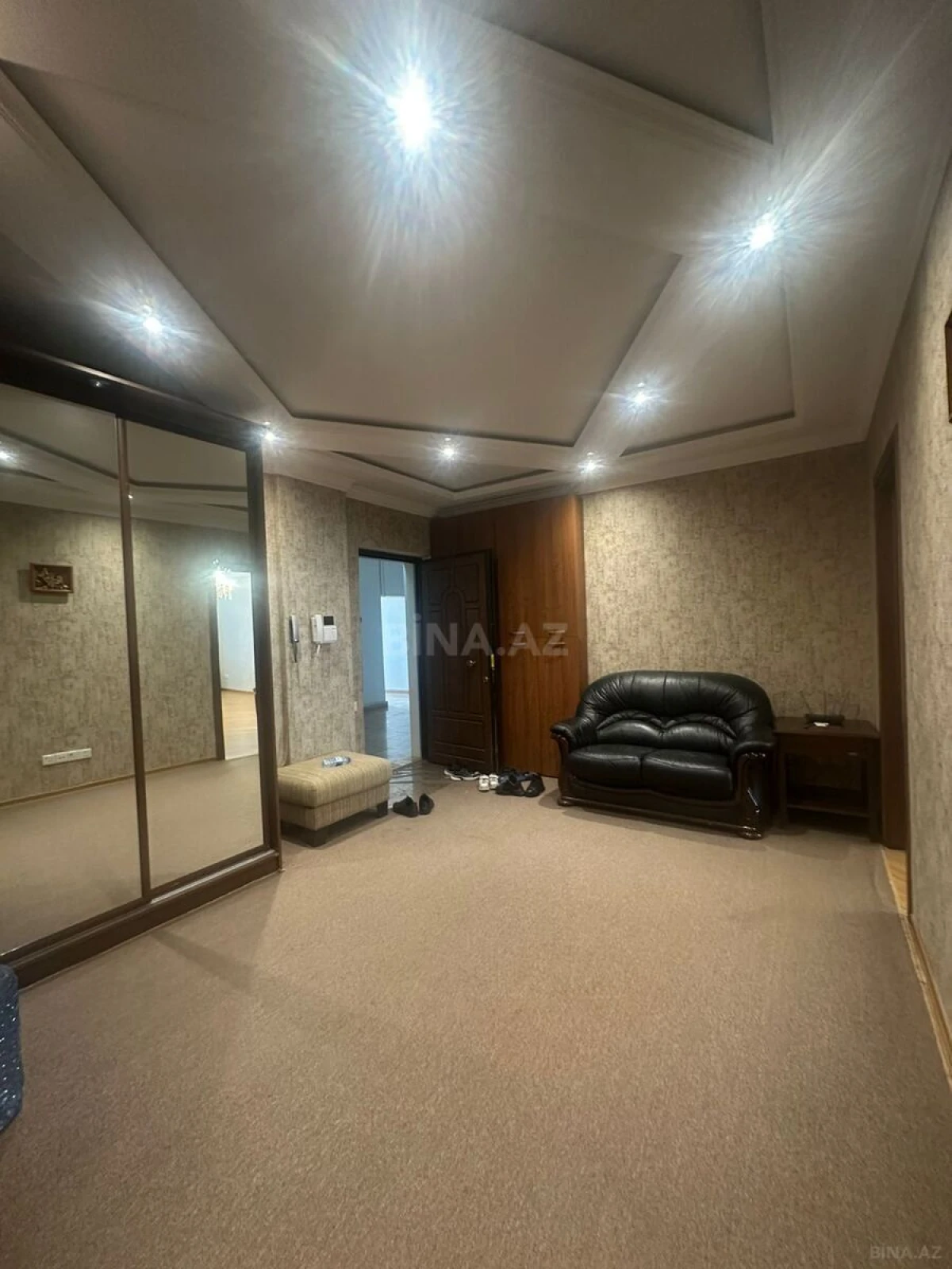 Kirayə verilir 3 otaqlı mənzil 135 m²