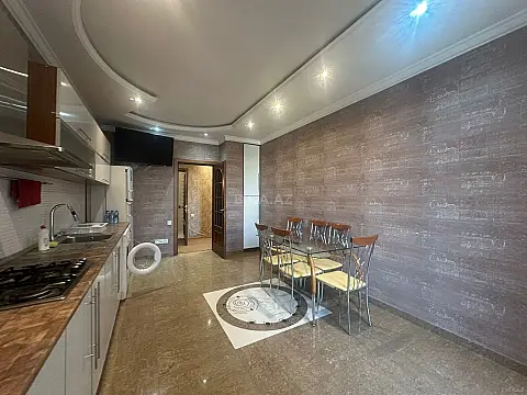 Kirayə verilir 3 otaqlı mənzil 135 m²