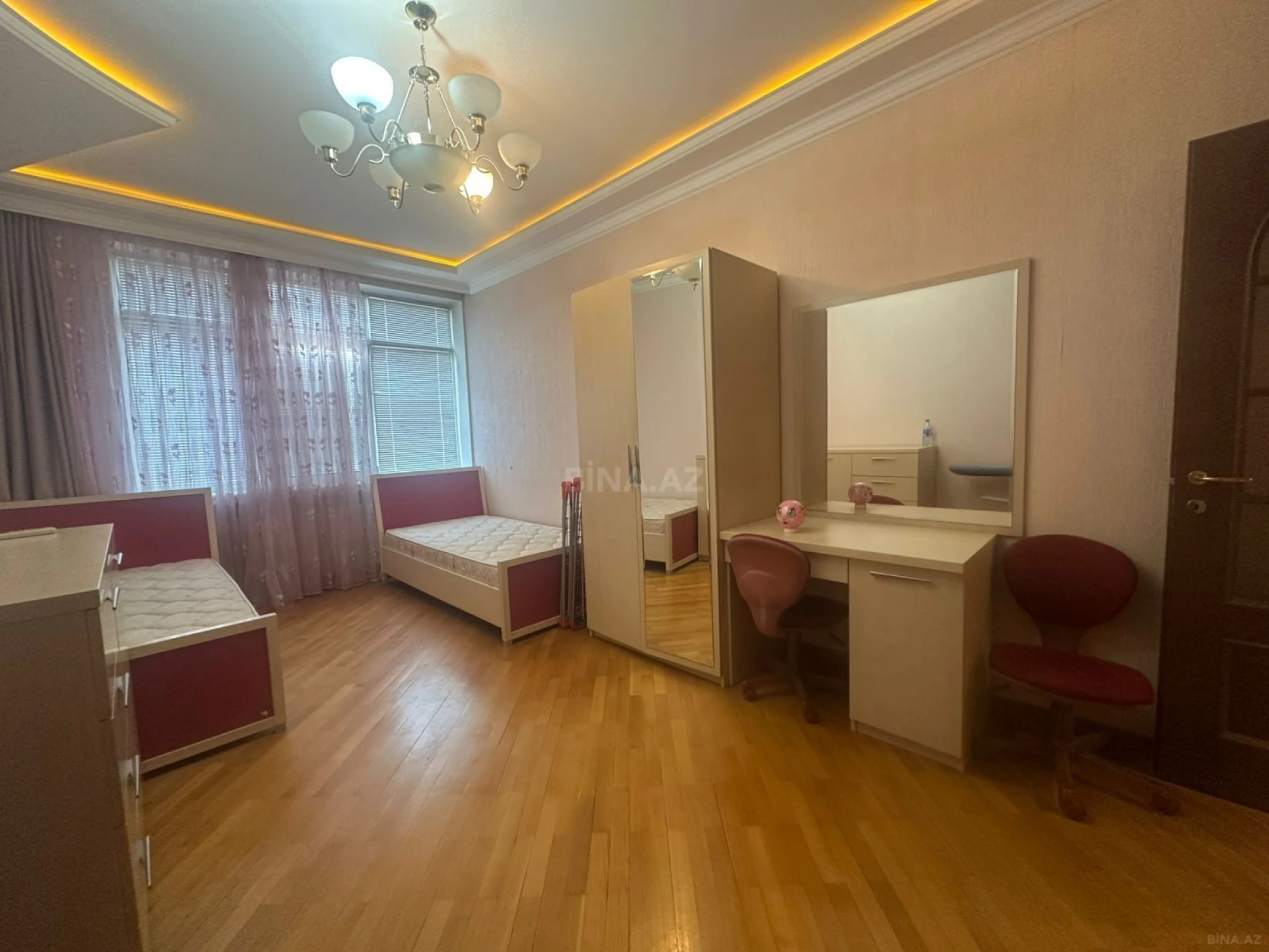 Kirayə verilir 3 otaqlı mənzil 135 m²