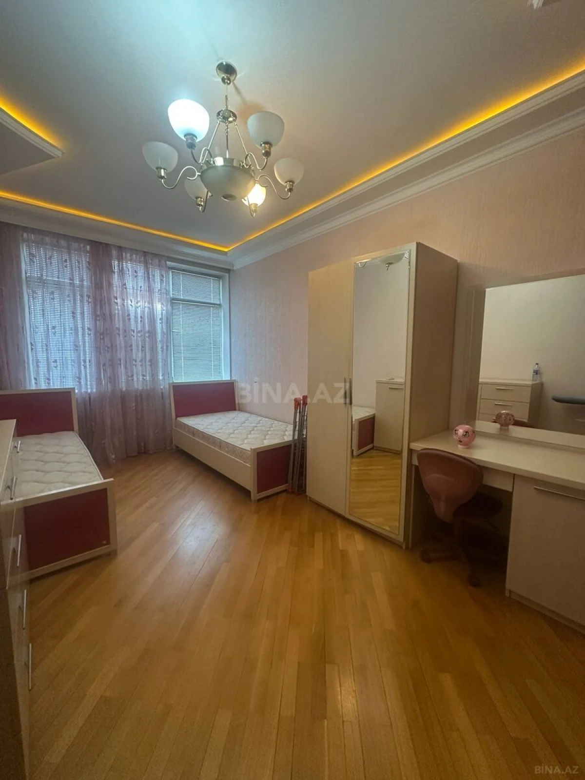 Kirayə verilir 3 otaqlı mənzil 135 m²