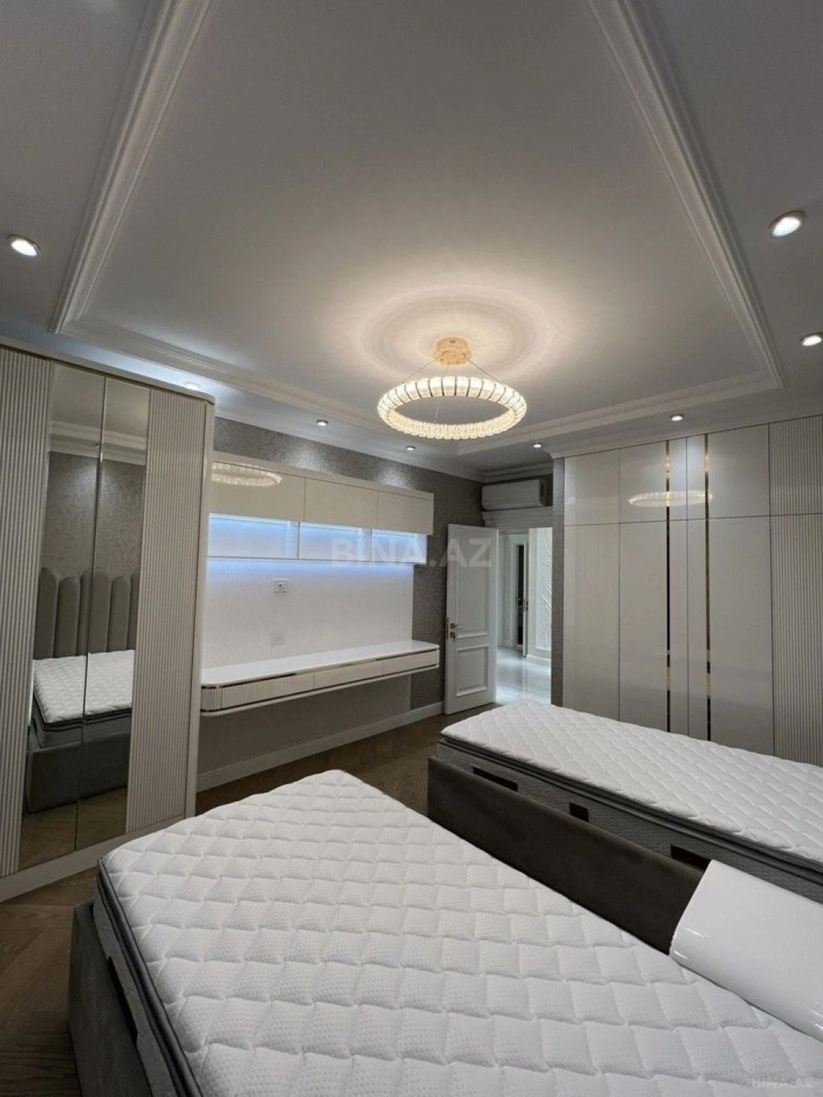 Kirayə verilir 3 otaqlı mənzil 145 m²