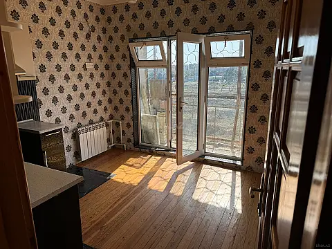 Satılır 4 otaqlı mənzil 105 m²