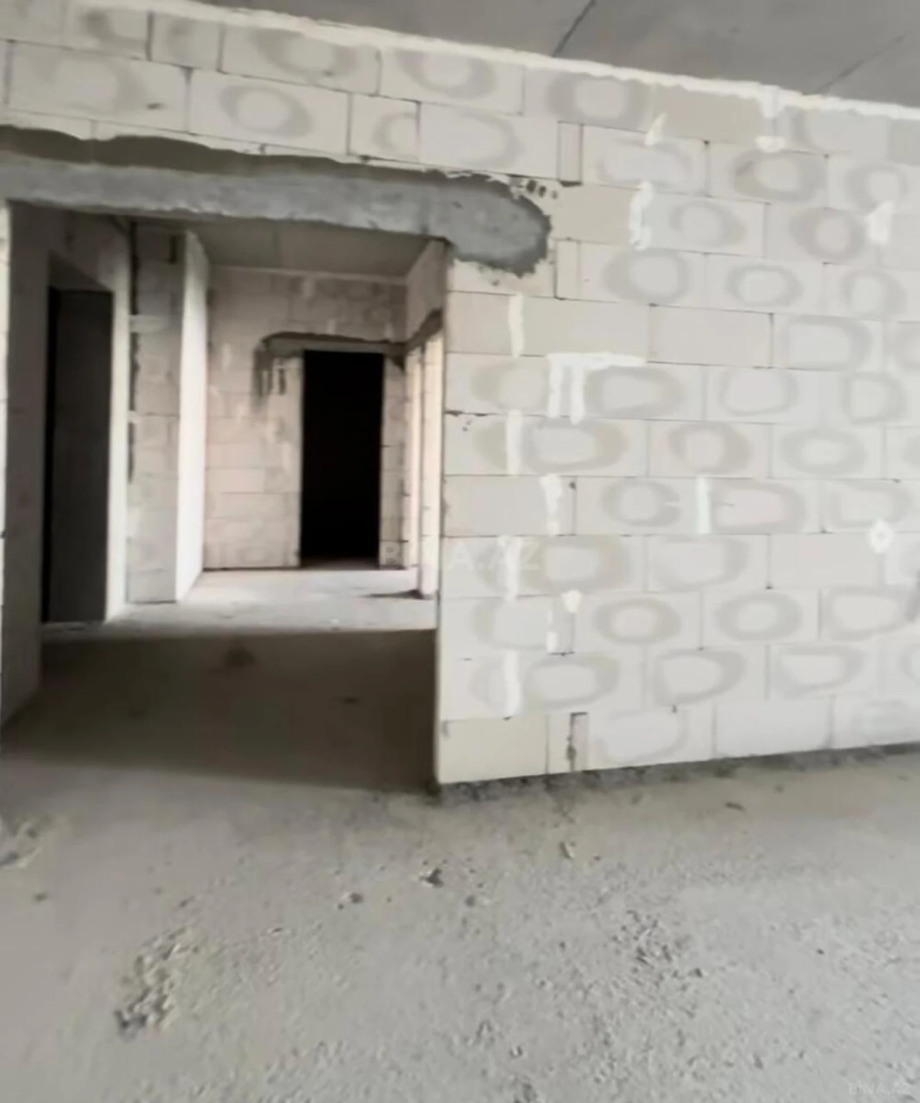 Satılır 2 otaqlı mənzil 109 m²