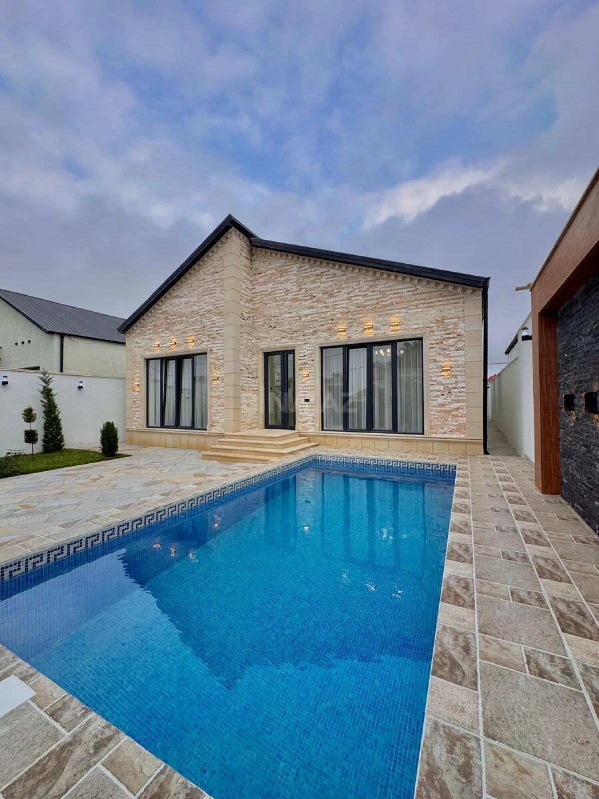 Satılır 4 otaqlı həyət evi 155 m²