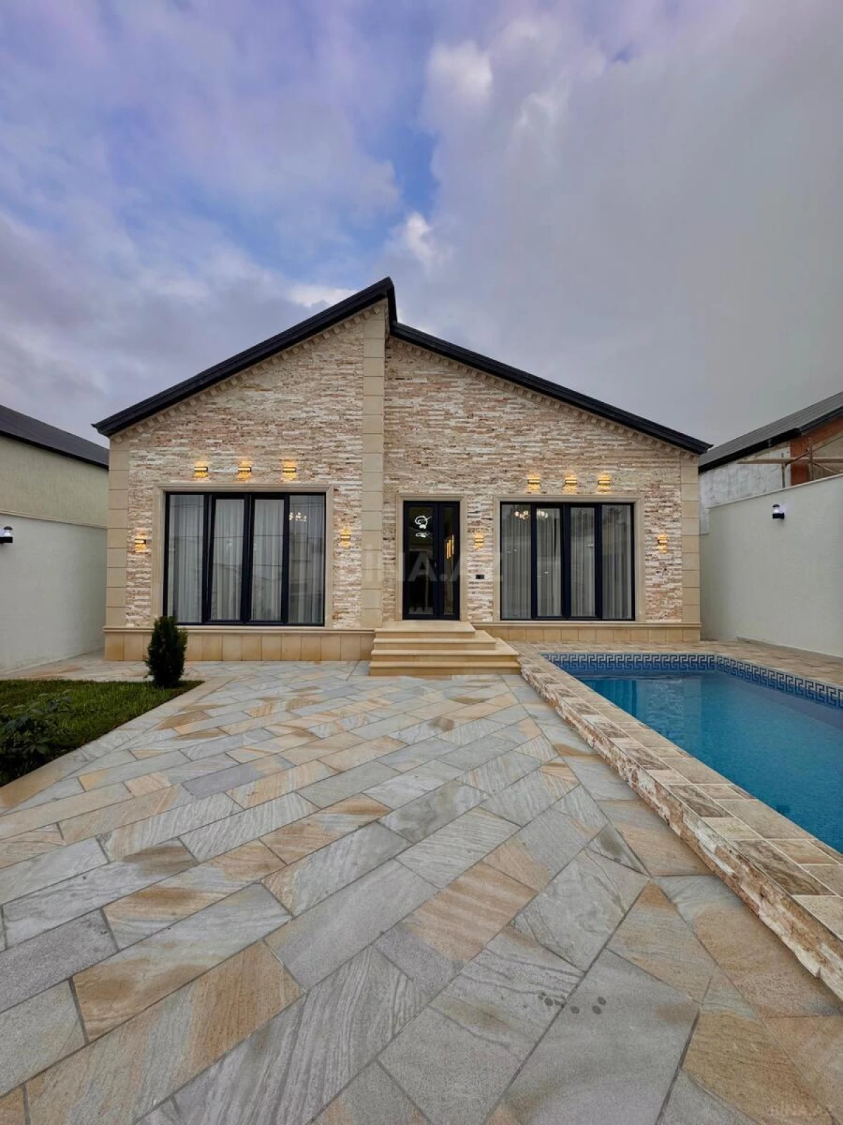 Satılır 4 otaqlı həyət evi 155 m²