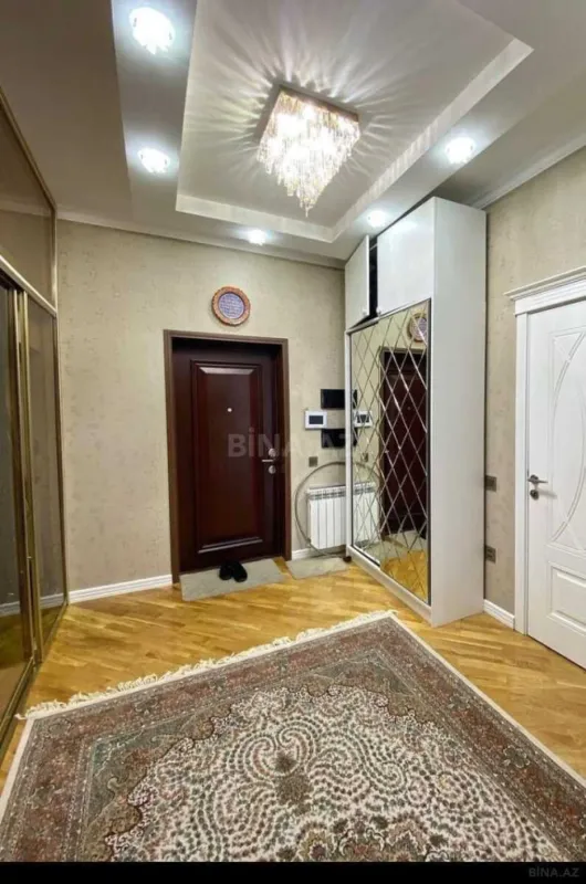 Satılır 3 otaqlı mənzil 105 m²
