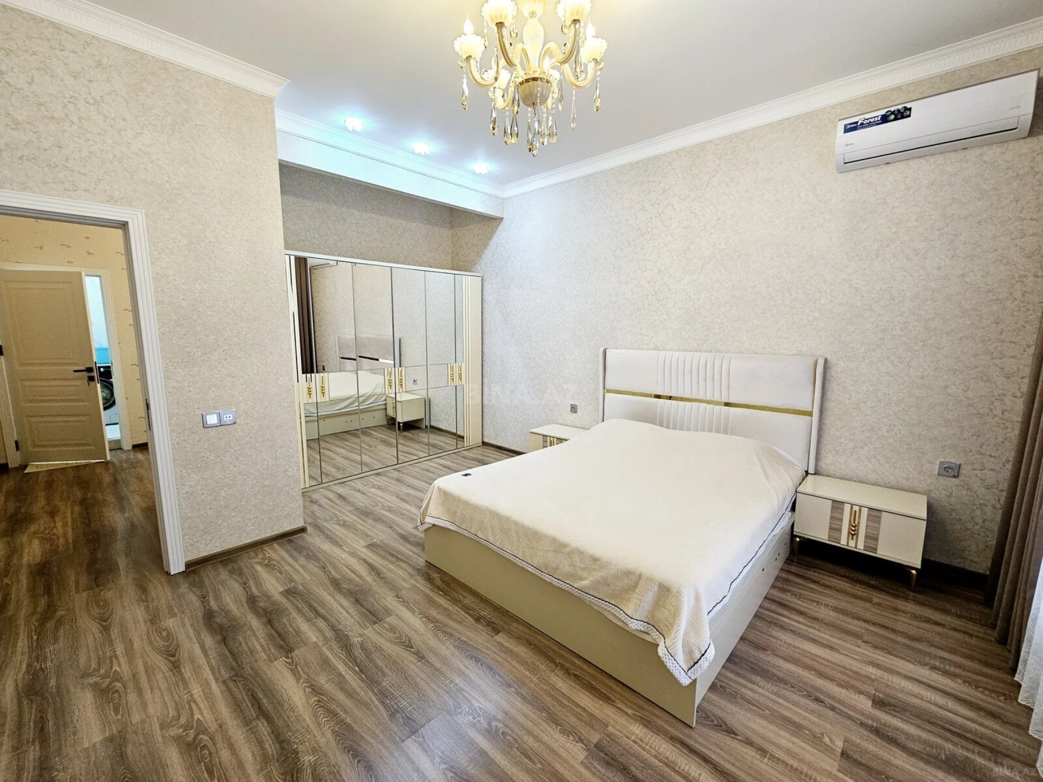 Satılır 4 otaqlı həyət evi 200 m²