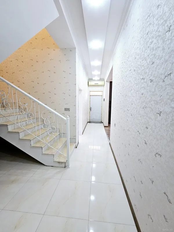 Satılır 4 otaqlı həyət evi 200 m²