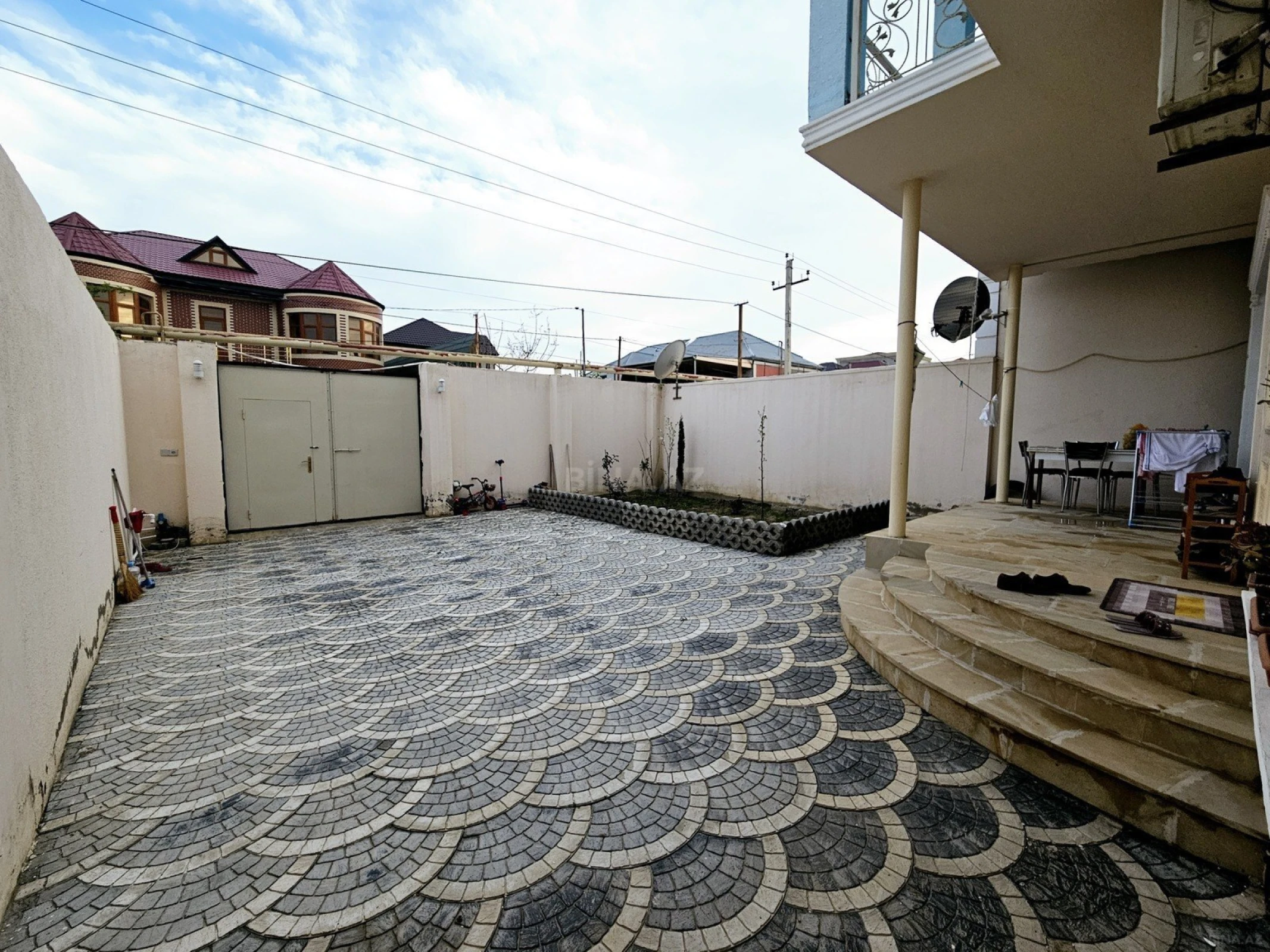 Satılır 4 otaqlı həyət evi 200 m²