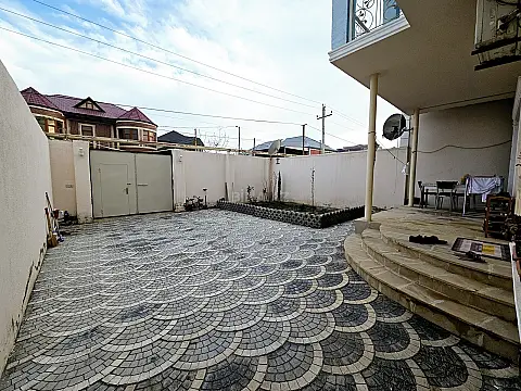Satılır 4 otaqlı həyət evi 200 m²