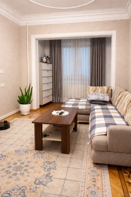 Satılır 2 otaqlı mənzil 67 m²