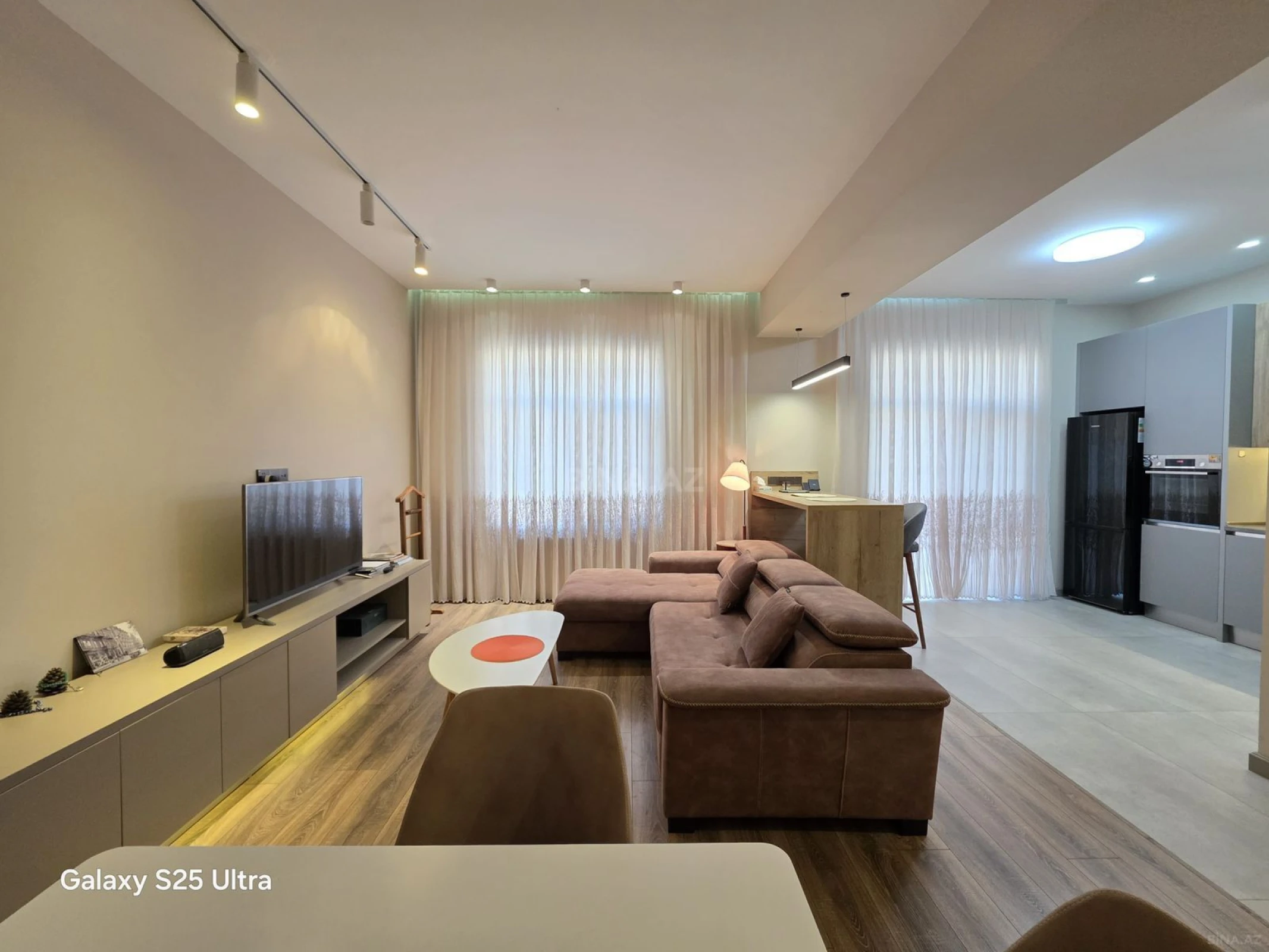 Kirayə verilir 2 otaqlı mənzil 105 m²