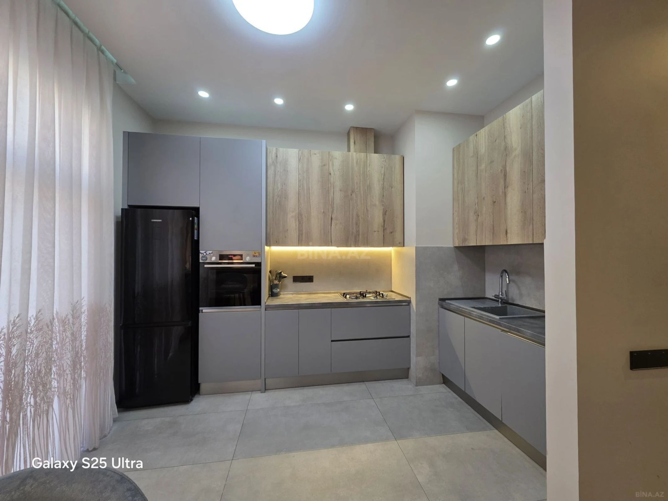 Kirayə verilir 2 otaqlı mənzil 105 m²