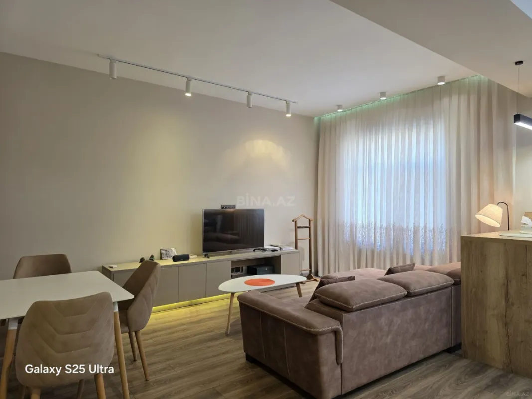 Kirayə verilir 2 otaqlı mənzil 105 m²