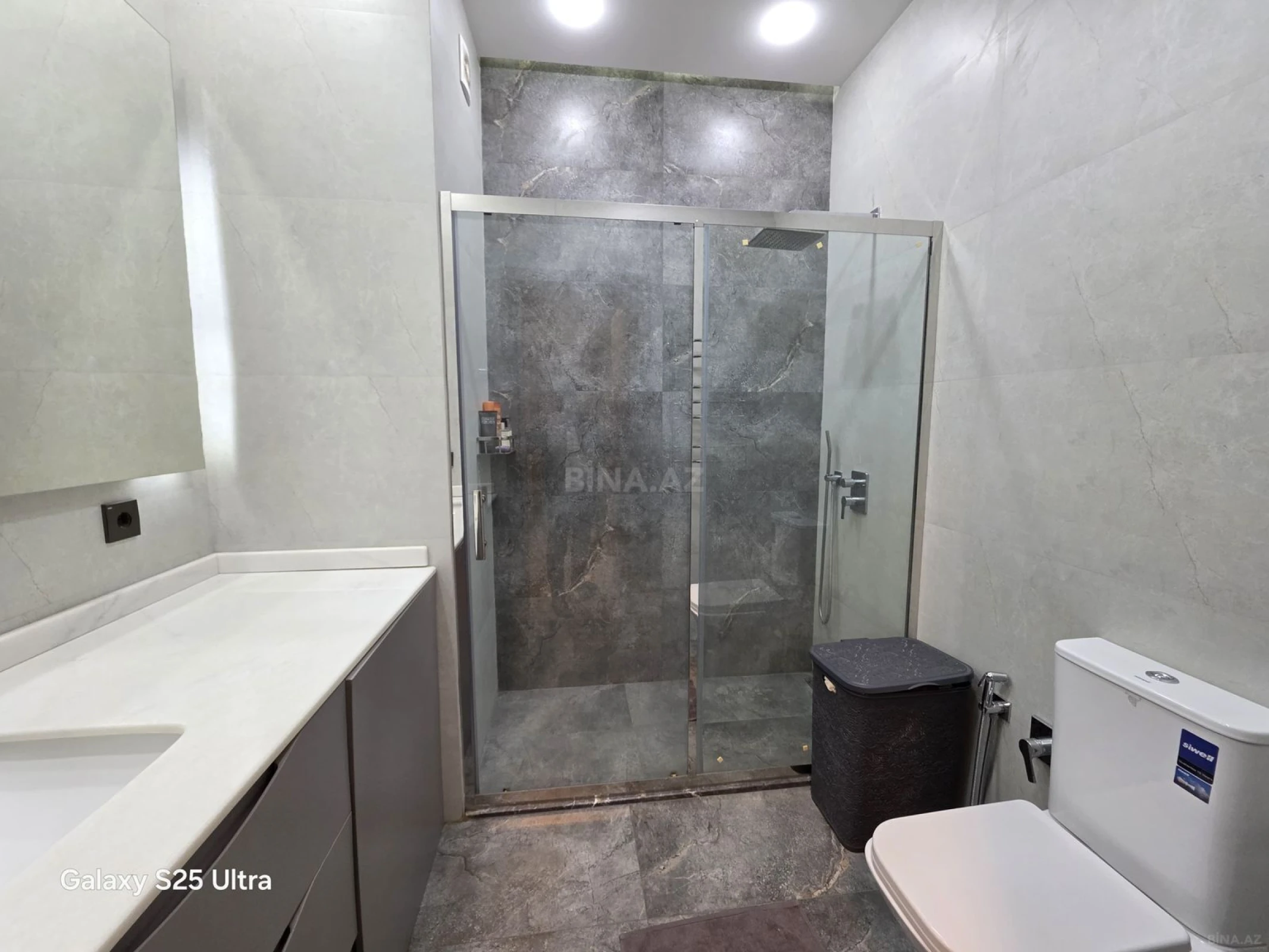 Kirayə verilir 2 otaqlı mənzil 105 m²