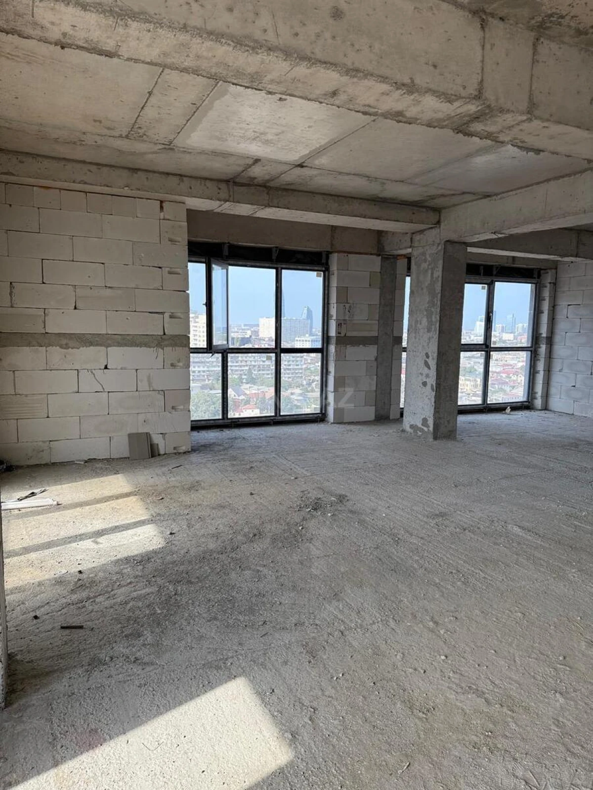 Satılır 3 otaqlı mənzil 130 m²
