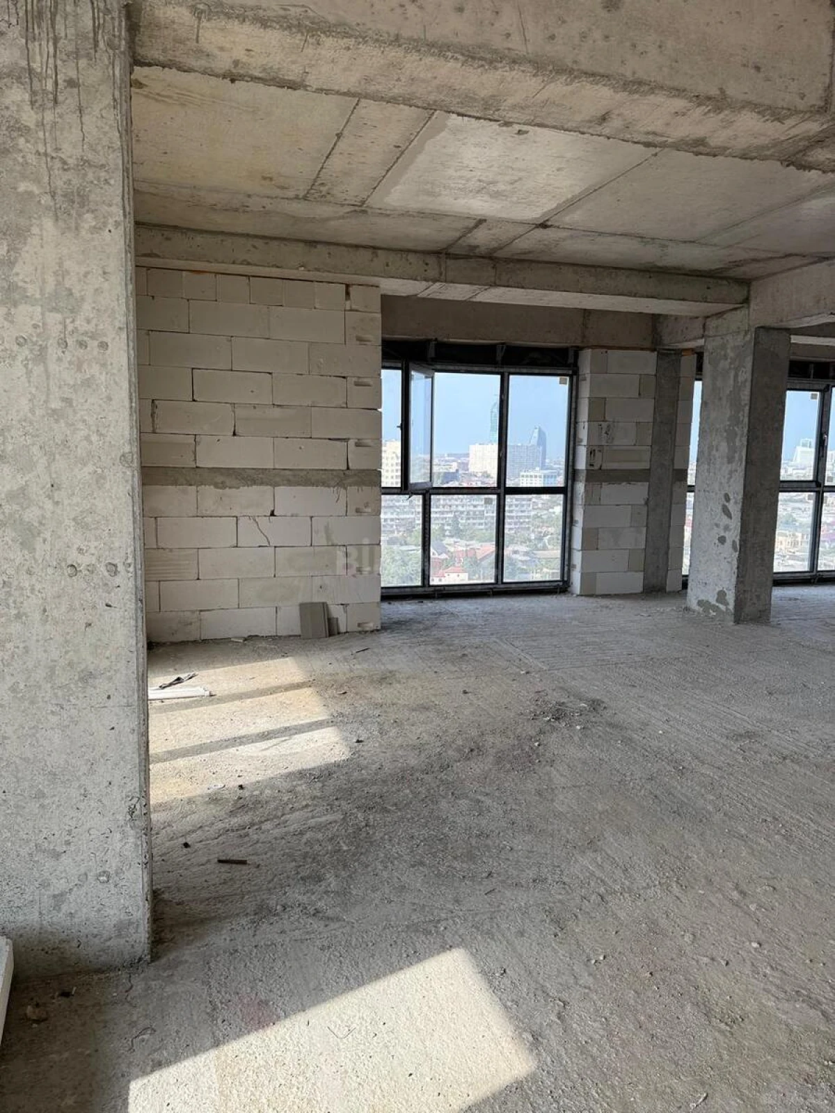 Satılır 3 otaqlı mənzil 130 m²