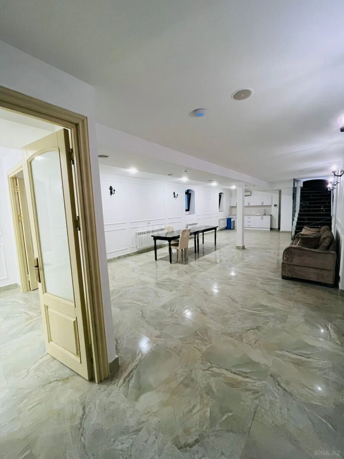 Kirayə verilir 6 otaqlı ofis 220 m²