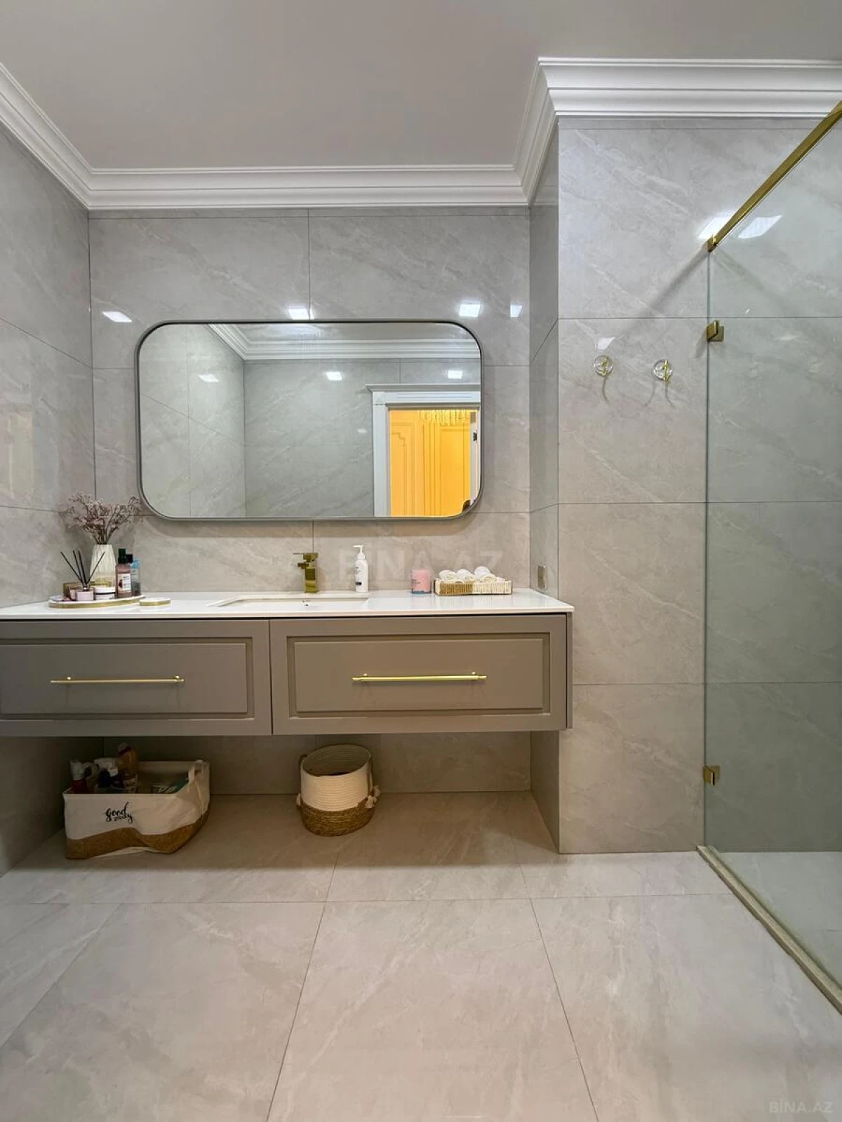 Satılır 3 otaqlı mənzil 118 m²