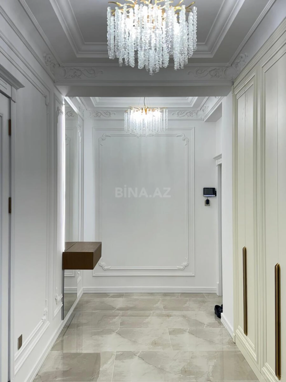 Satılır 3 otaqlı mənzil 118 m²