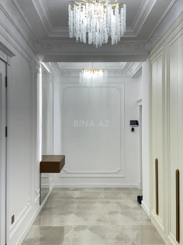 Satılır 3 otaqlı mənzil 118 m²