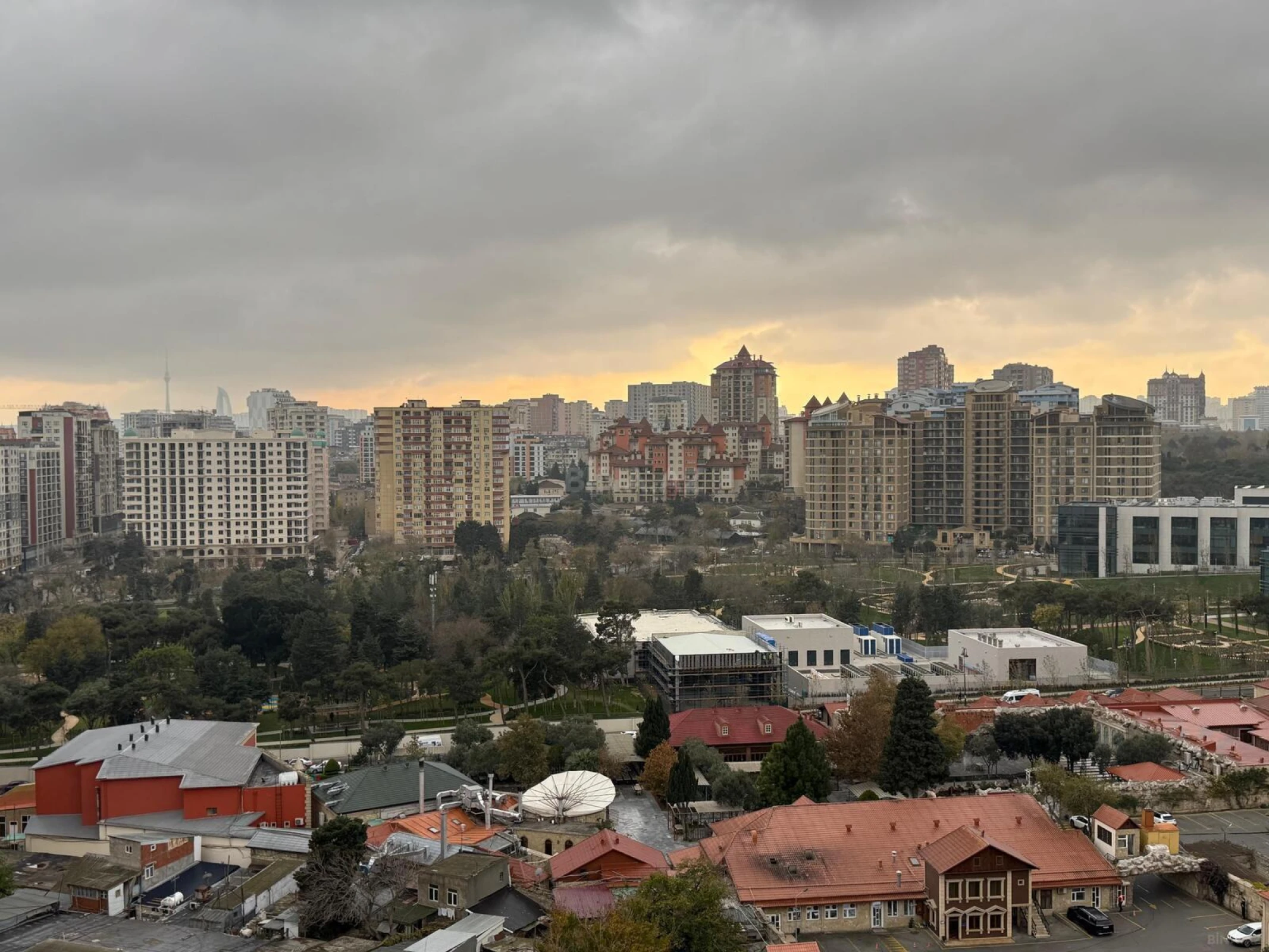 Satılır 3 otaqlı mənzil 118 m²