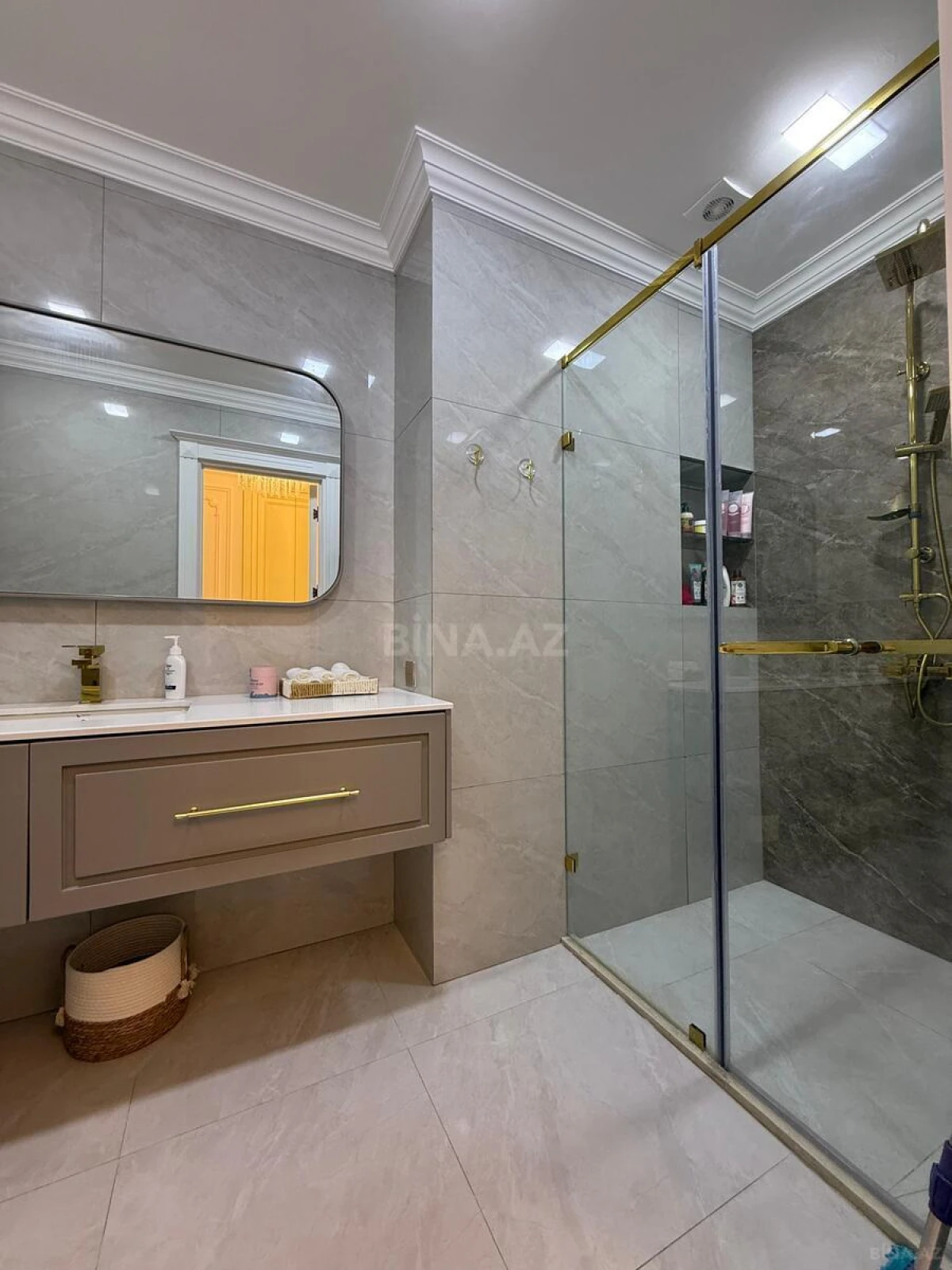 Satılır 3 otaqlı mənzil 118 m²
