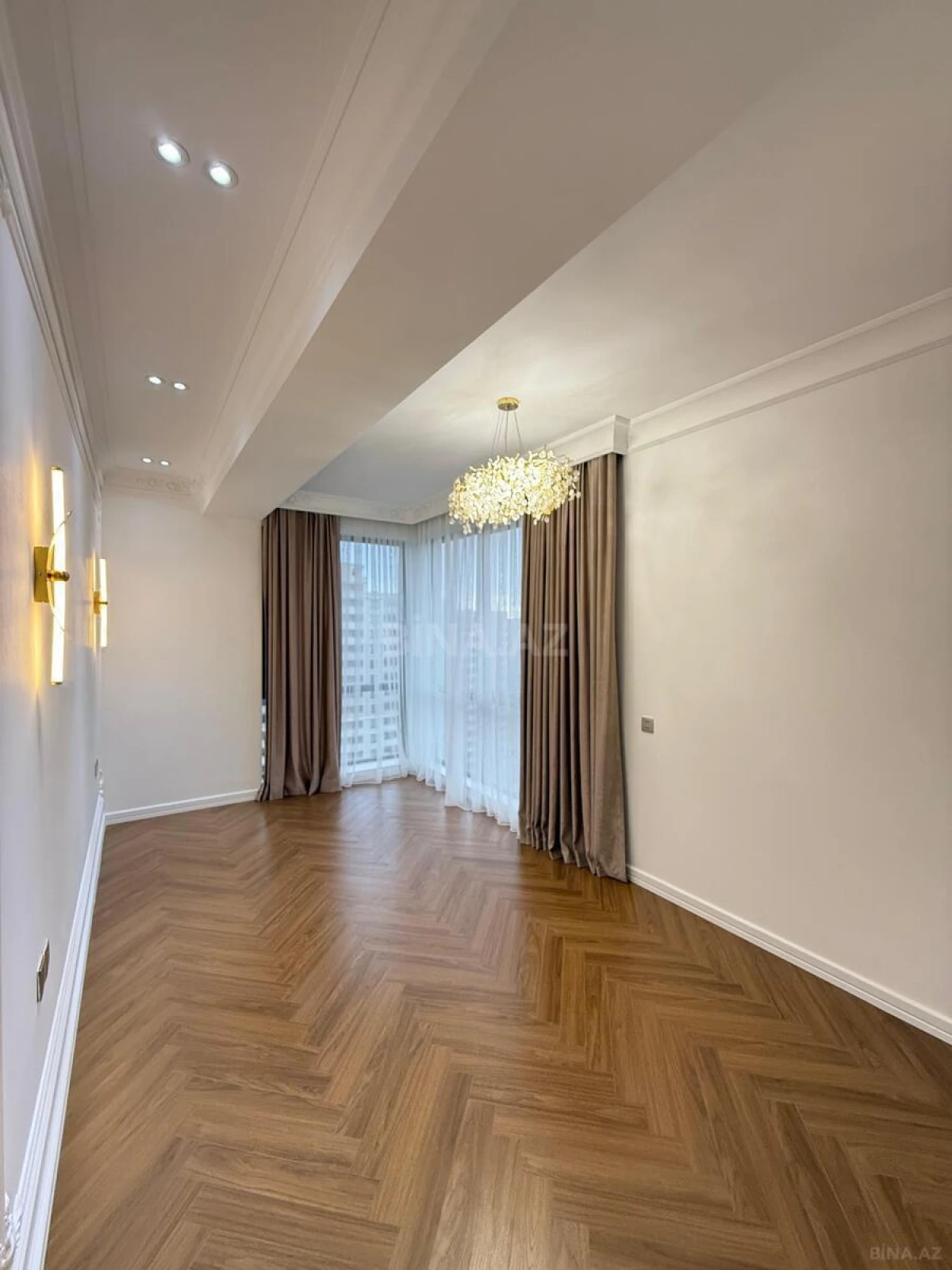 Satılır 3 otaqlı mənzil 118 m²