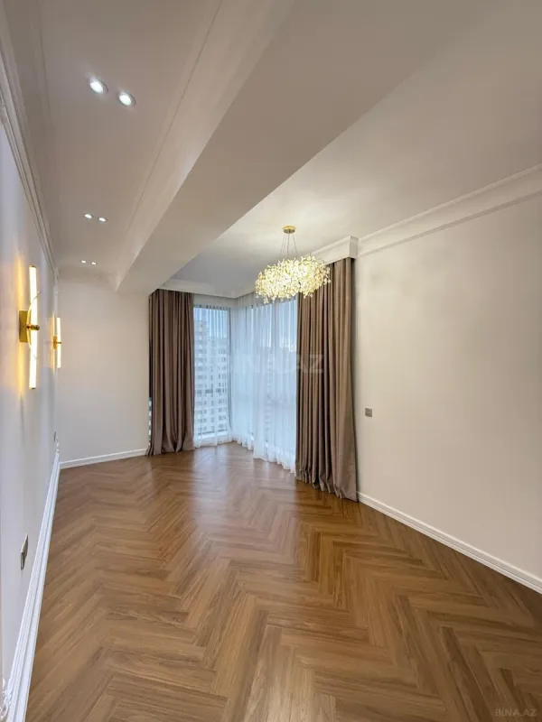 Satılır 3 otaqlı mənzil 118 m²