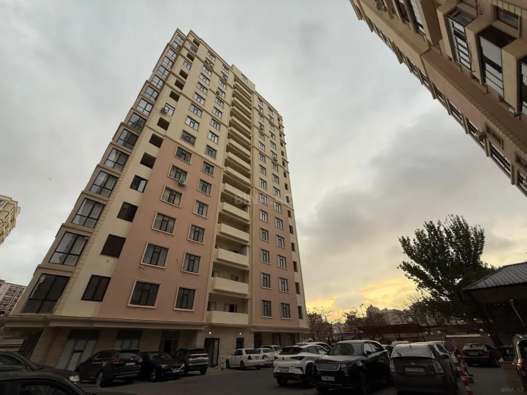 Satılır 3 otaqlı mənzil 118 m²