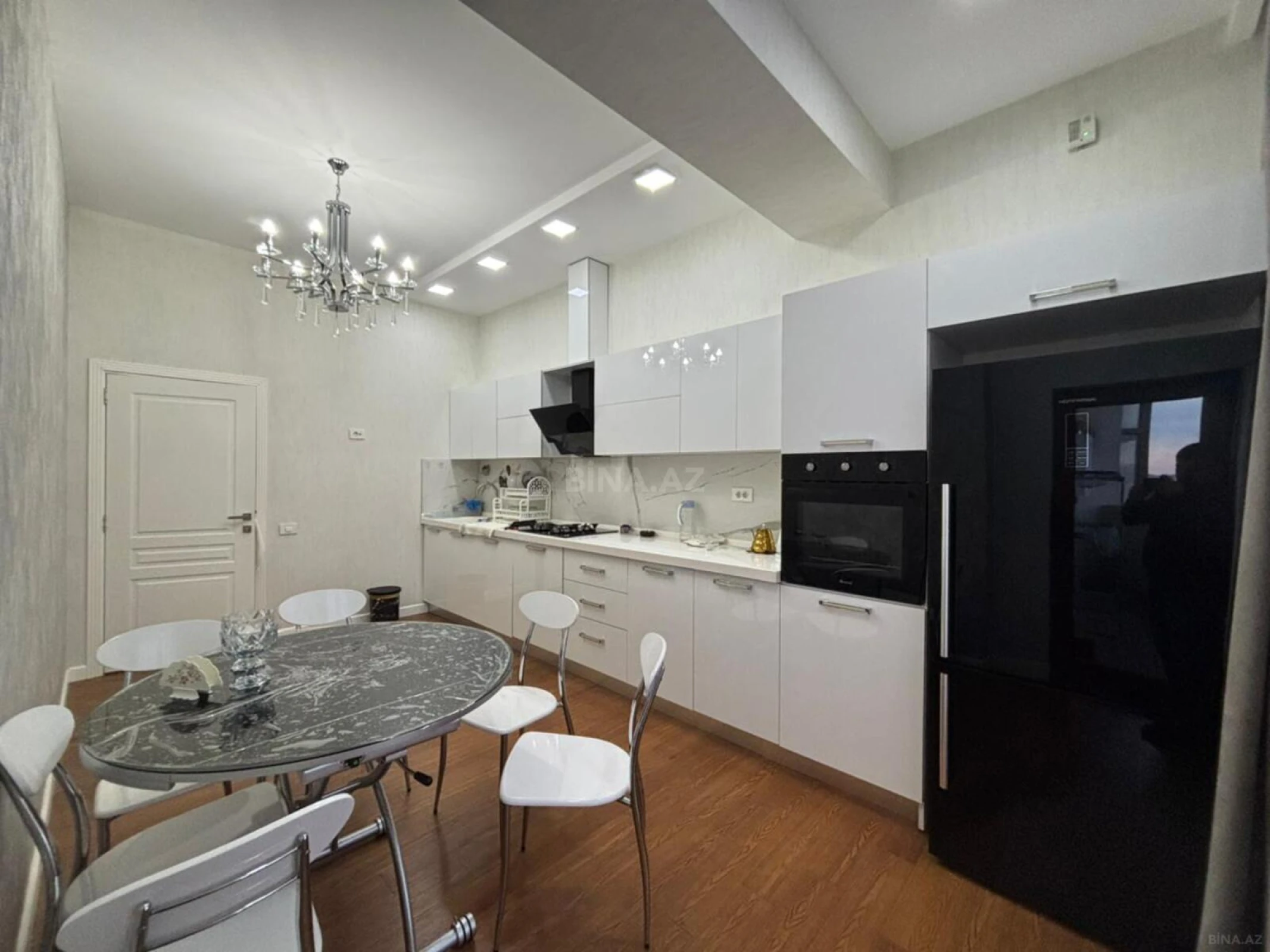 Kirayə verilir 3 otaqlı mənzil 120 m²