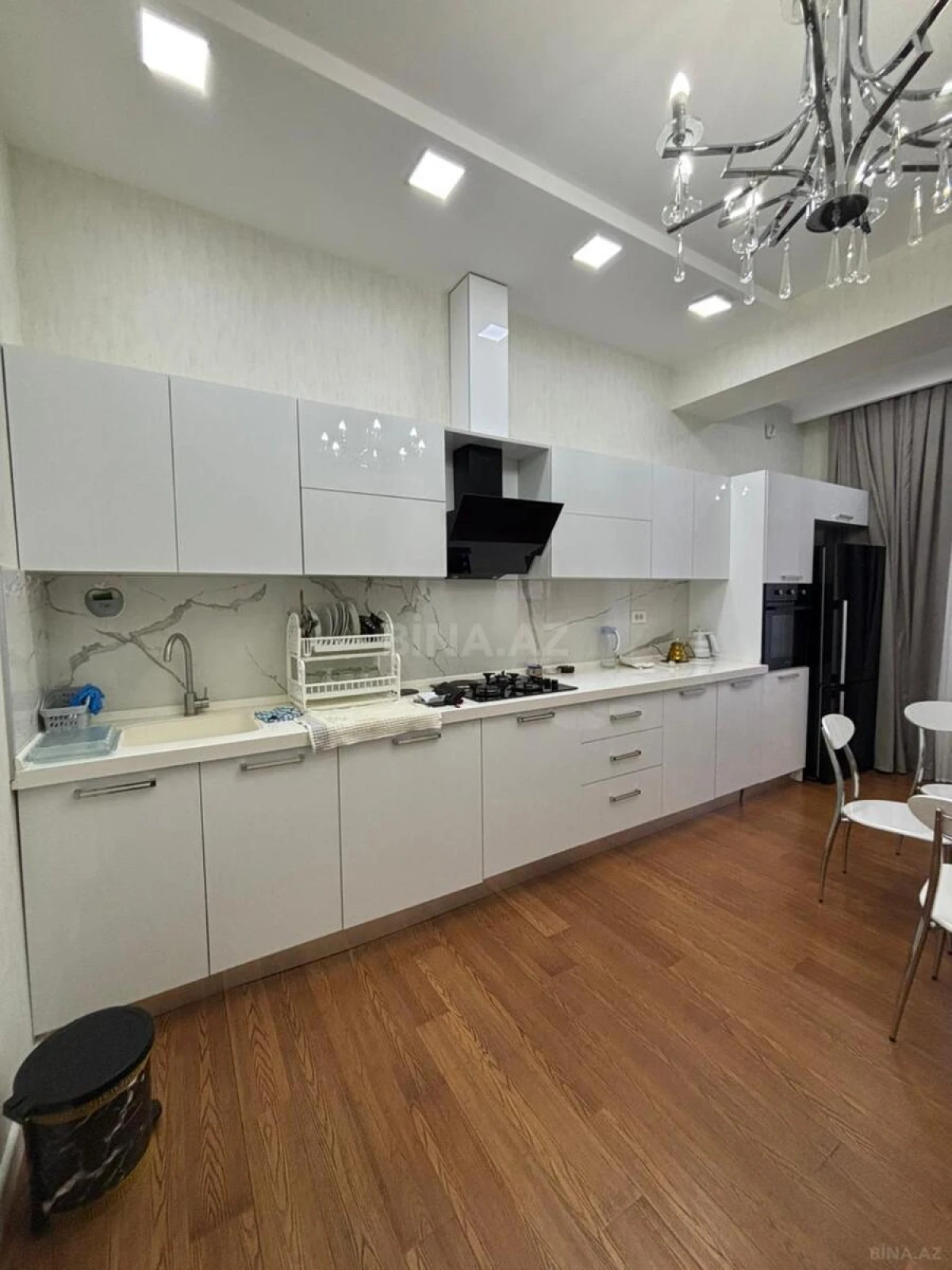 Kirayə verilir 3 otaqlı mənzil 120 m²