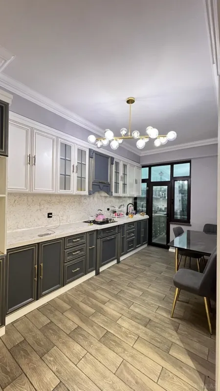 Satılır 3 otaqlı mənzil 140 m²