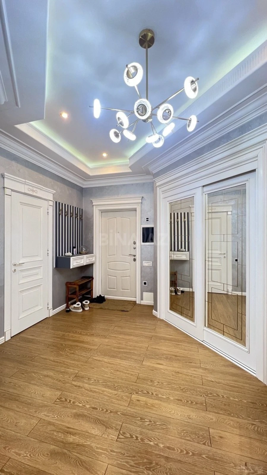 Satılır 3 otaqlı mənzil 140 m²