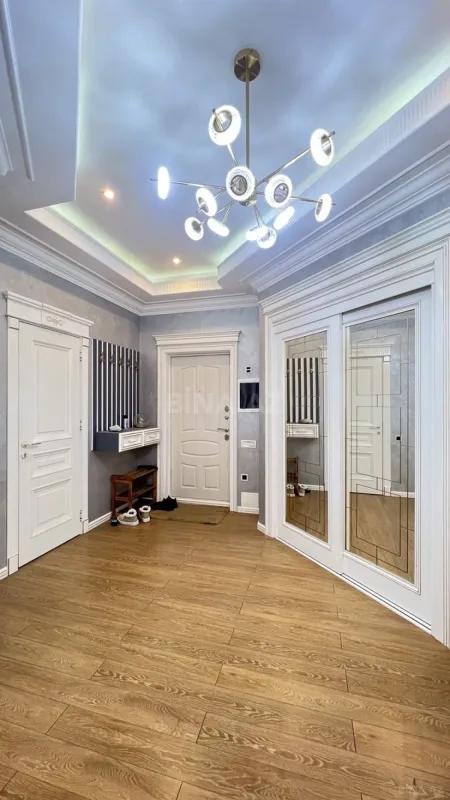 Satılır 3 otaqlı mənzil 140 m²