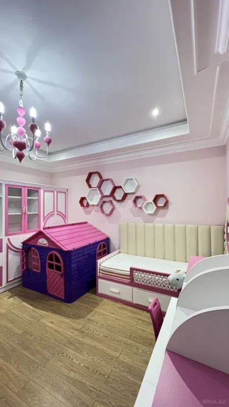 Satılır 3 otaqlı mənzil 140 m²