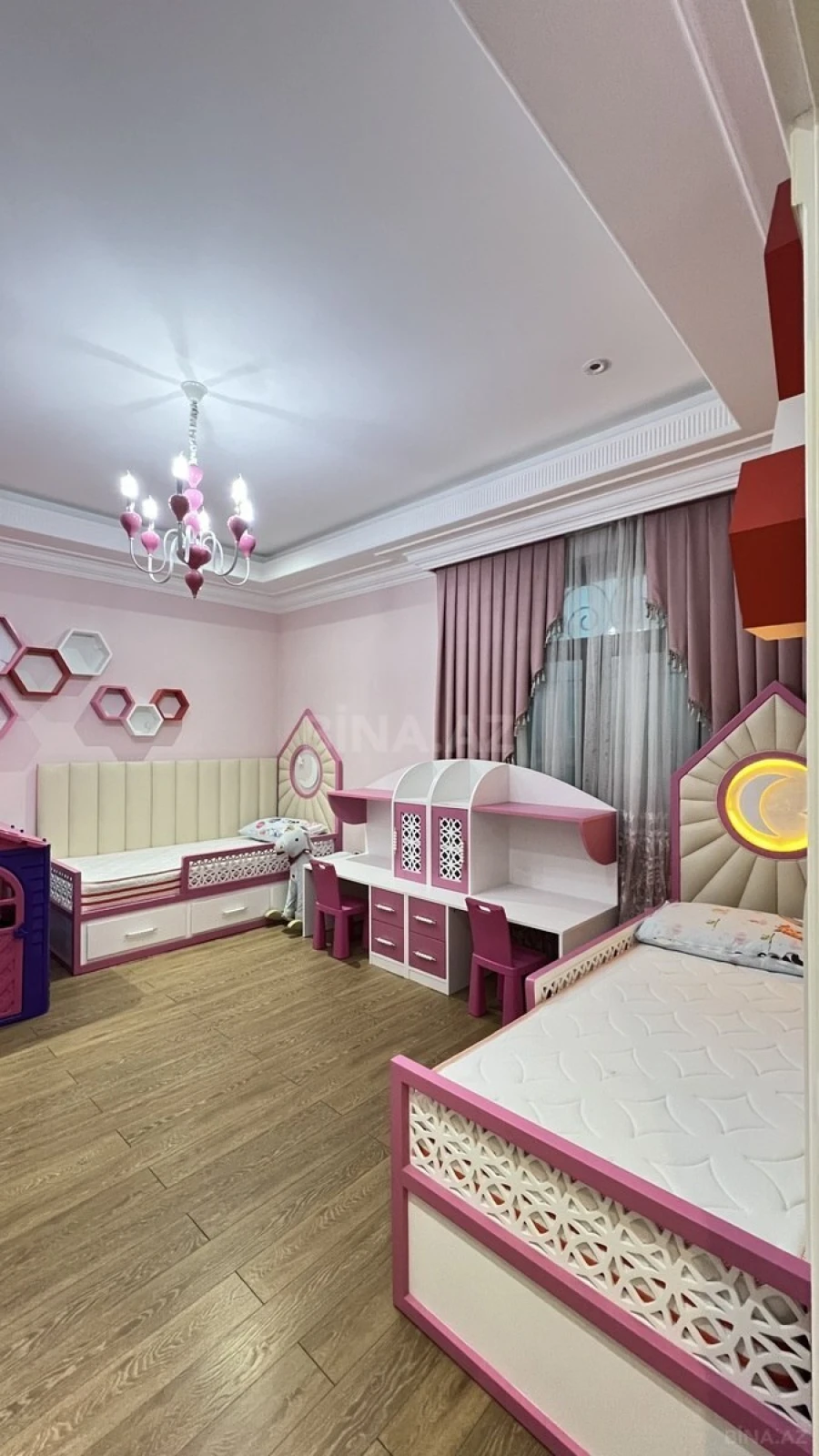 Satılır 3 otaqlı mənzil 140 m²