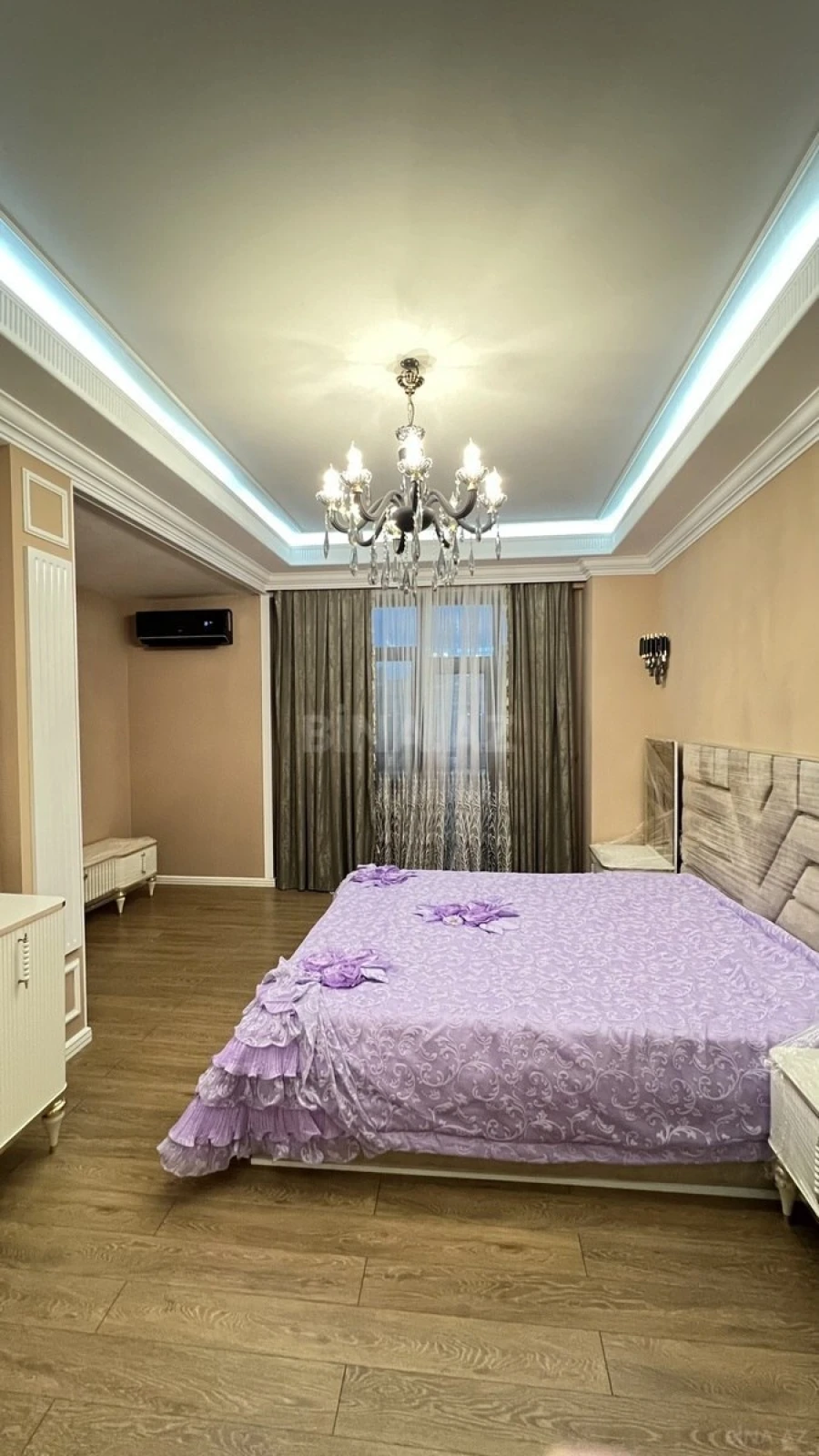 Satılır 3 otaqlı mənzil 140 m²