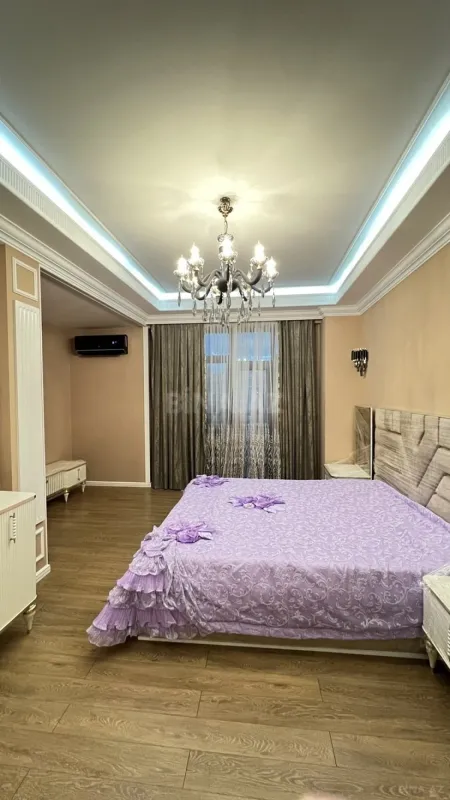Satılır 3 otaqlı mənzil 140 m²