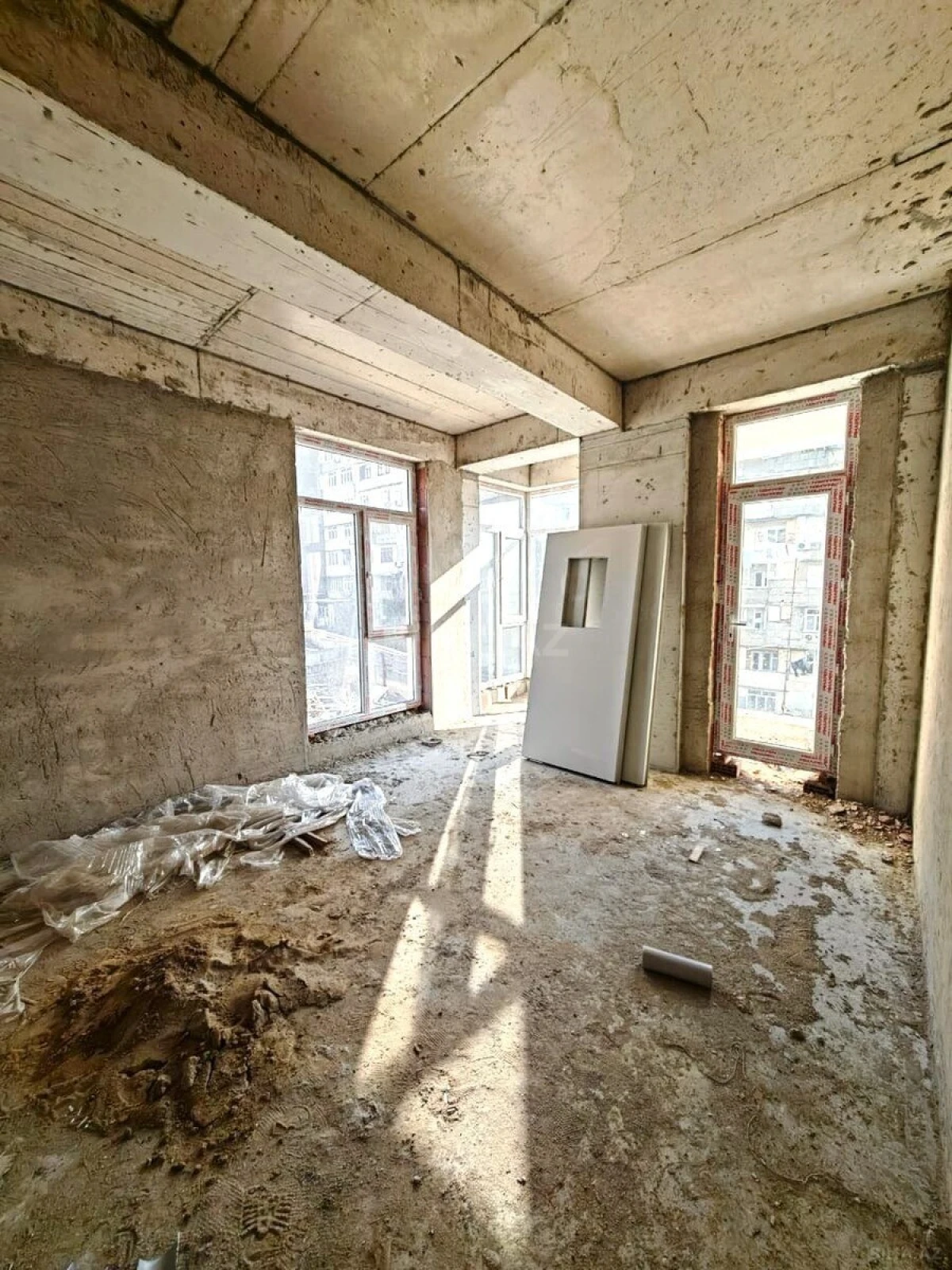 Satılır 3 otaqlı mənzil 111 m²