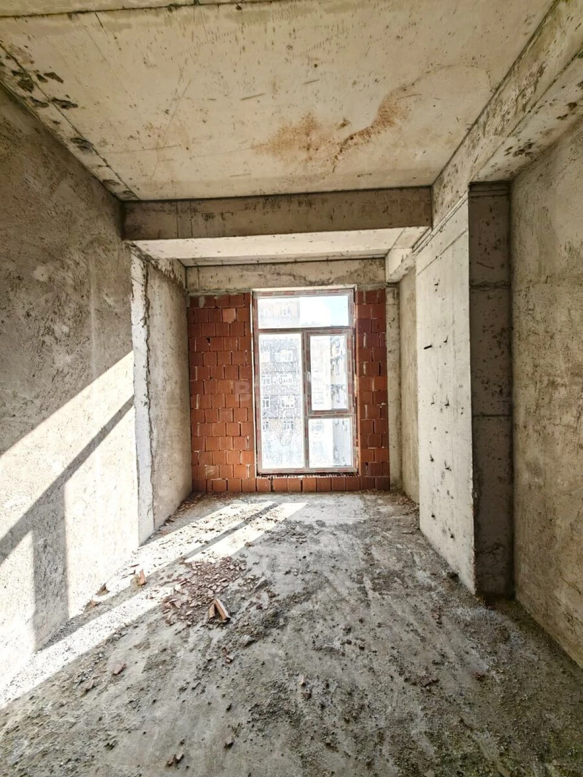 Satılır 3 otaqlı mənzil 111 m²