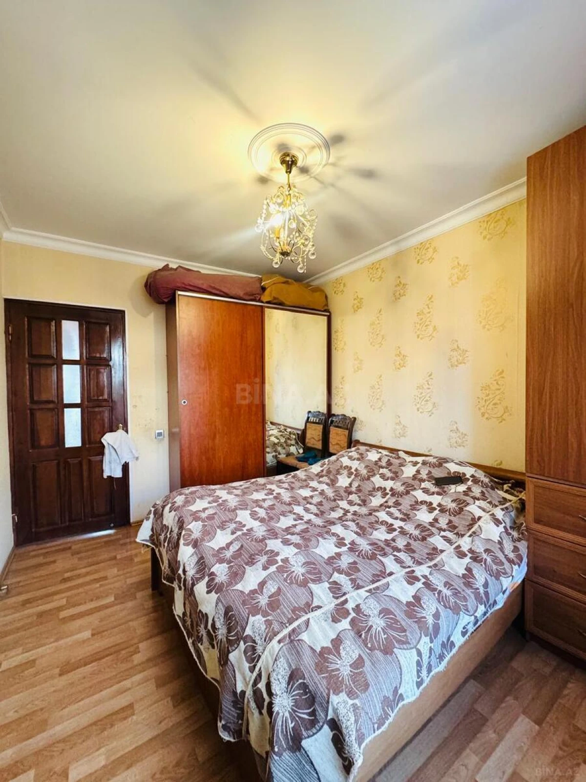 Satılır 5 otaqlı mənzil 120 m²