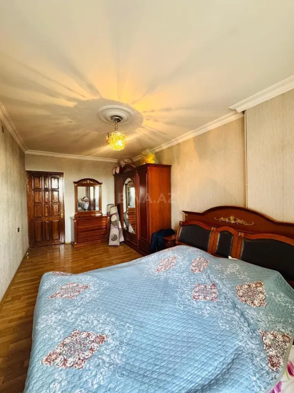 Satılır 5 otaqlı mənzil 120 m²