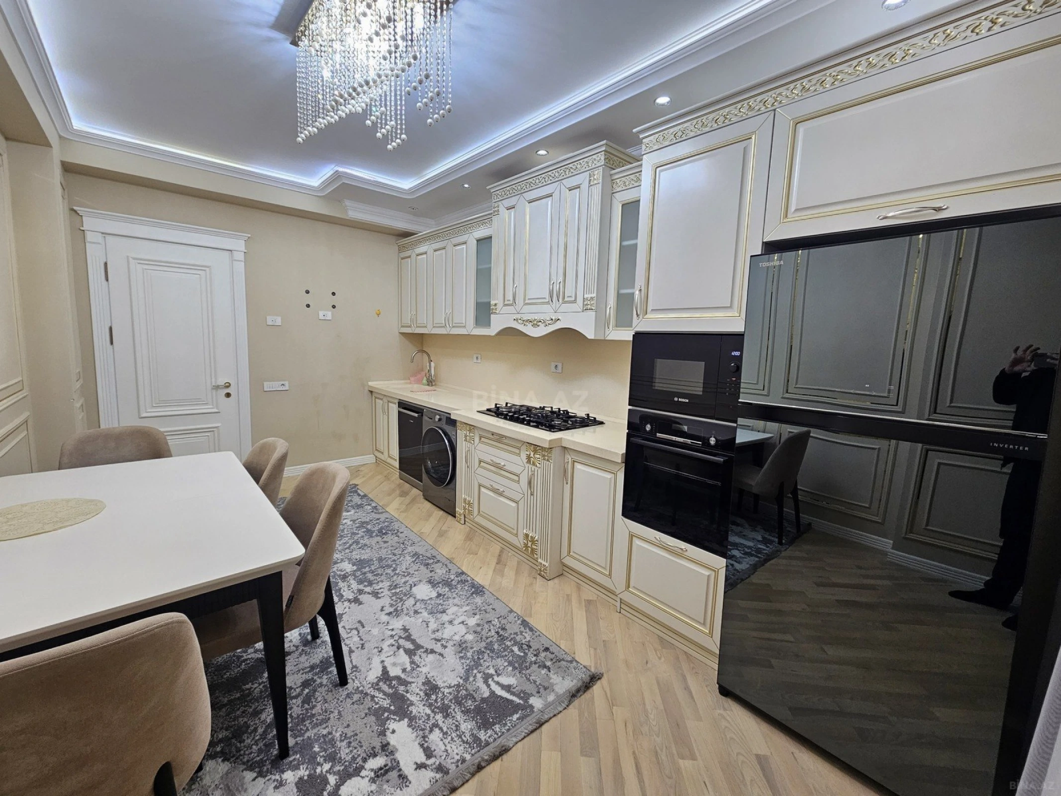 Kirayə verilir 3 otaqlı mənzil 130 m²