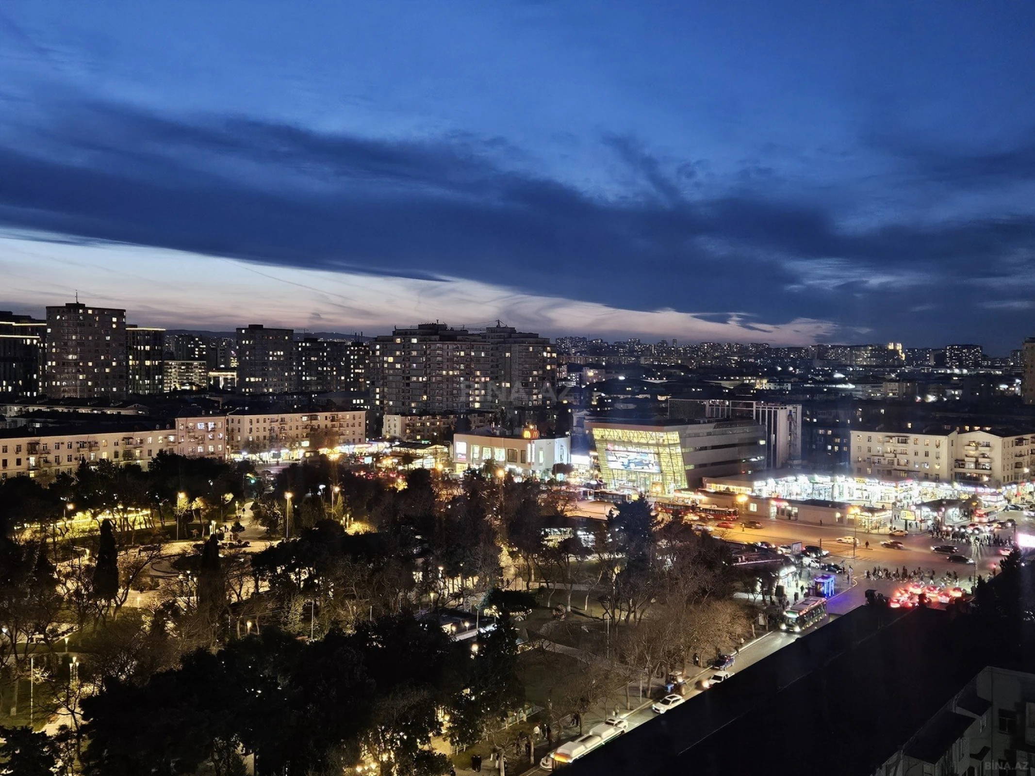 Kirayə verilir 3 otaqlı mənzil 130 m²