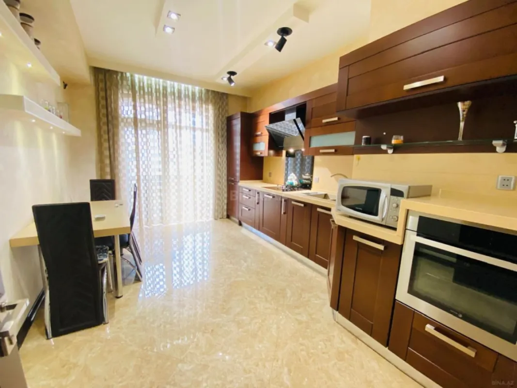 Kirayə verilir 3 otaqlı mənzil 113 m²