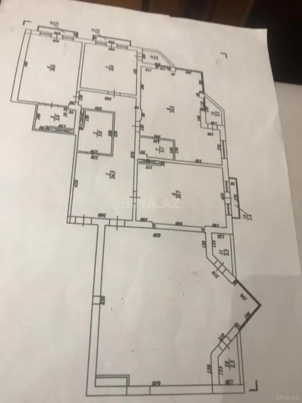 Satılır 5 otaqlı mənzil 195 m²