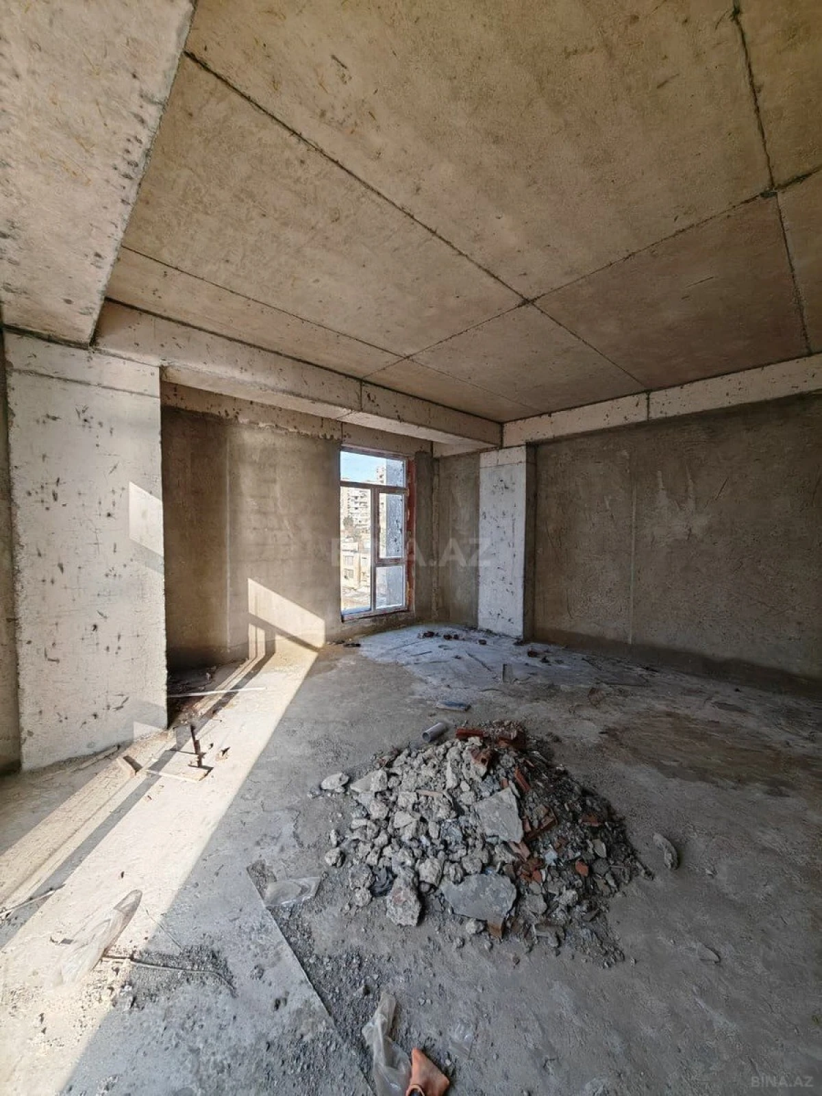 Satılır 3 otaqlı mənzil 130 m²